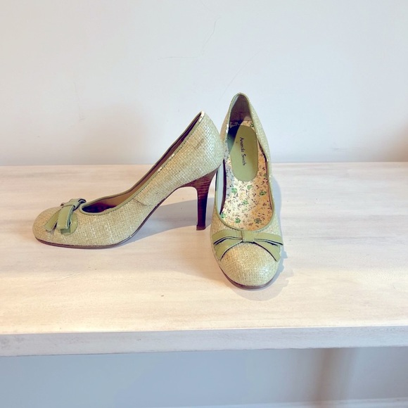 Amanda Smith Beau Green Tweed Heels with Bows - Picture 2 of 3